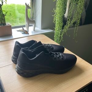 Mens Size 11 Nike Black Sneakers